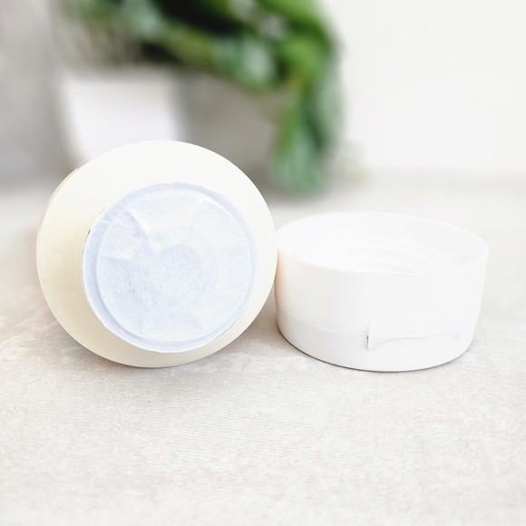 🆕️Victoria's Secret Mandarin Honeysuckle Moisturizing Cream Body Wash - Picture 4 of 4